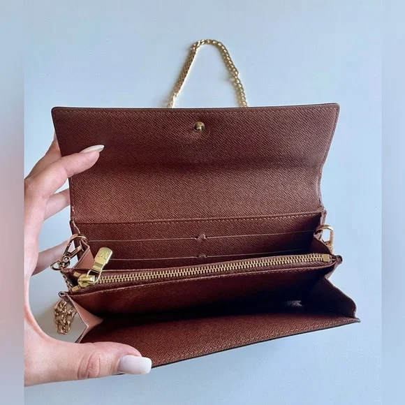 💯 Authentic Louis Vuitton Monogram Sarah Wallet on Chain - Picture 5 of 16